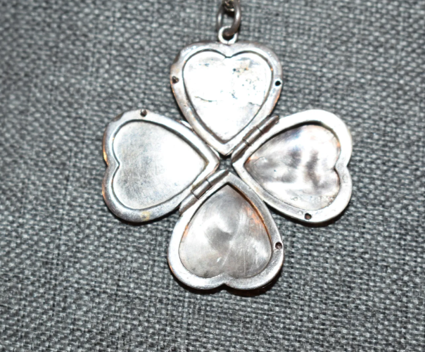 Vintage Estate Sterling 4 leaf Clover Heart Locket Pendant Necklace