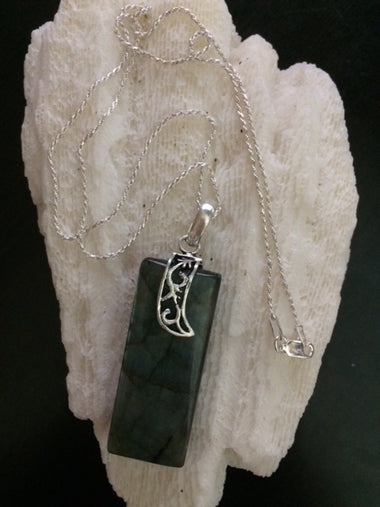 Mystical Handmade Labradorite Gemstone 2.5'' Silver Necklace