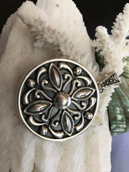 925 Sterling Silver Mexican Designer Large Circular Pendant